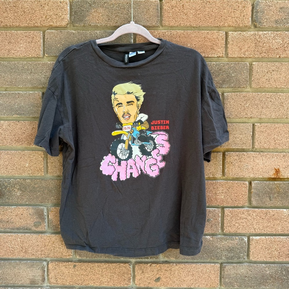 H&M Black Justin Bieber Graphic Tee with Pink and Yellow Accents Size Medium